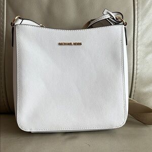 Michael Kors Elegant White Crossbody small Bag with packet compartments